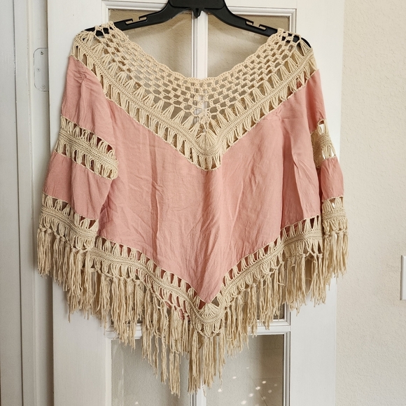 Umgee Boho Crochet Fringe Pink Cream Lace Trim Large Festival Poncho Blouse - Picture 3 of 10
